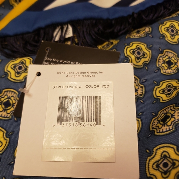 Reversible Scarf or Wrap - Picture 9 of 14